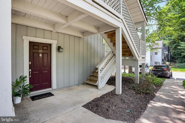 2205 HUNTERS RUN DR, Reston, VA 20191