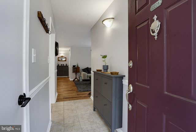 2205 HUNTERS RUN DR, Reston, VA 20191