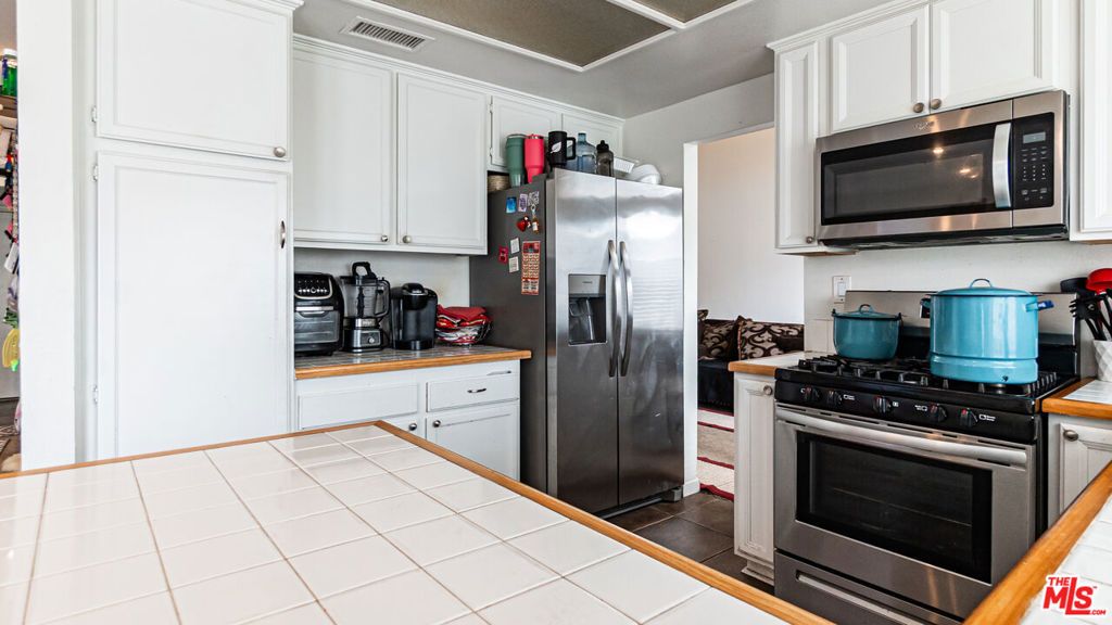 Image 11 of property listing at 11504 Bell Tower Drive, Fontana, CA 92337