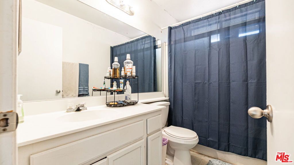 Image 19 of property listing at 11504 Bell Tower Drive, Fontana, CA 92337