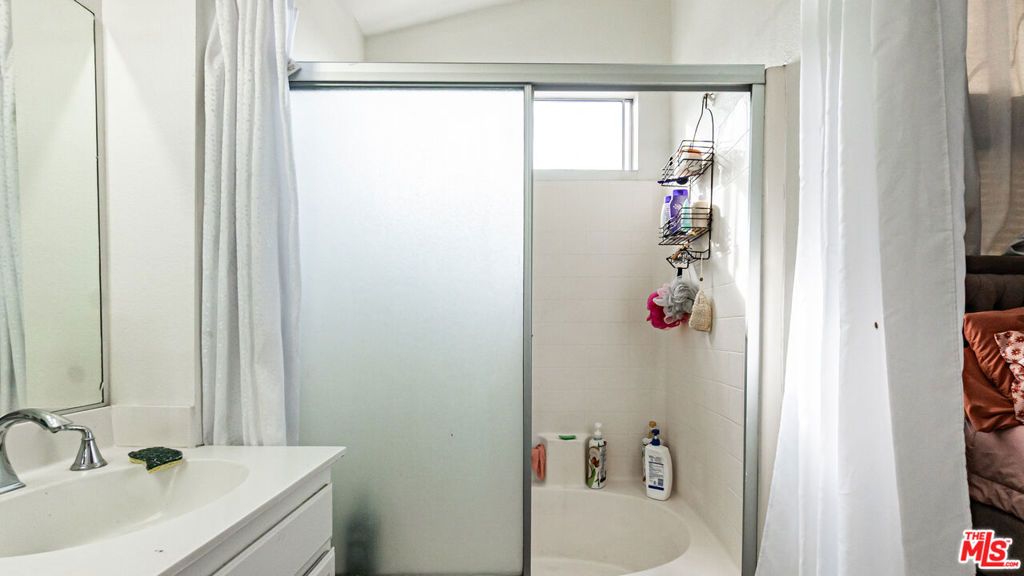 Image 23 of property listing at 11504 Bell Tower Drive, Fontana, CA 92337