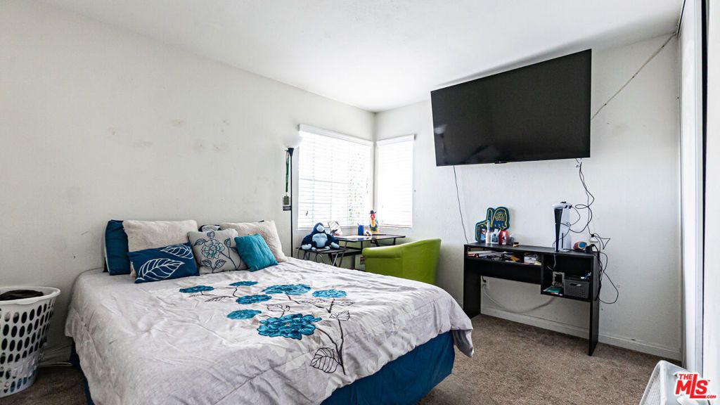 Image 24 of property listing at 11504 Bell Tower Drive, Fontana, CA 92337