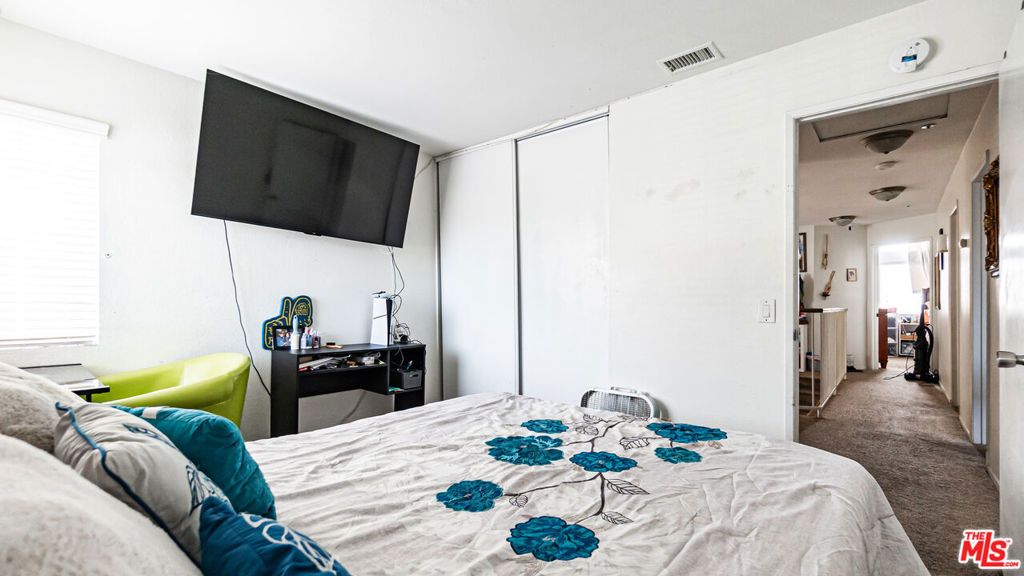 Image 25 of property listing at 11504 Bell Tower Drive, Fontana, CA 92337