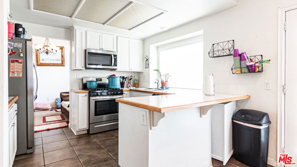 Image 9 of property listing at 11504 Bell Tower Drive, Fontana, CA 92337