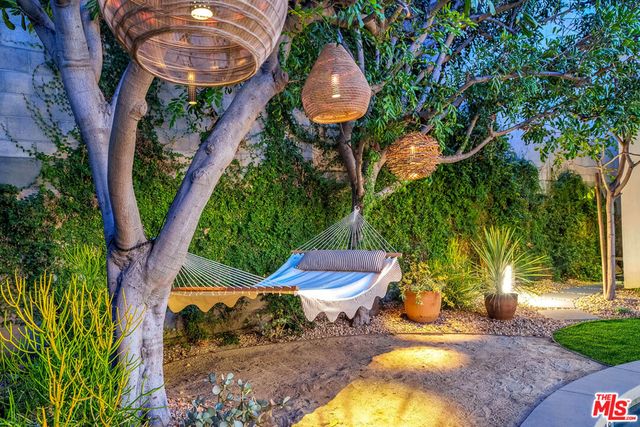 742 N June Street, Los Angeles, CA 90038