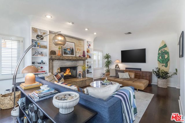 742 N June Street, Los Angeles, CA 90038