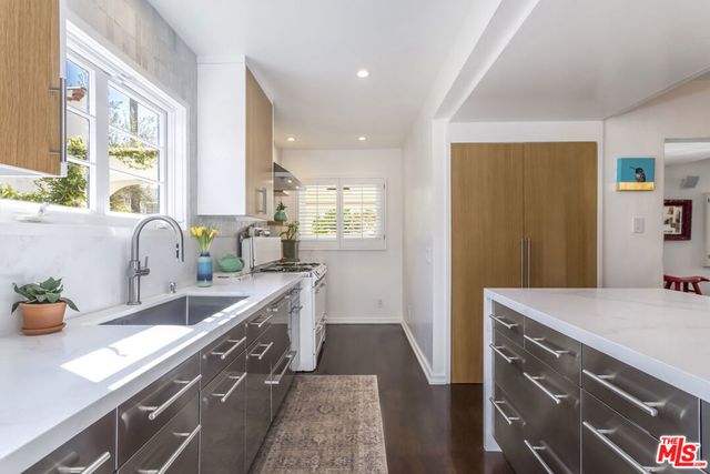 742 N June Street, Los Angeles, CA 90038