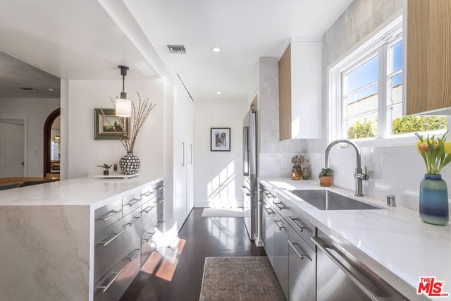 742 N June Street, Los Angeles, CA 90038