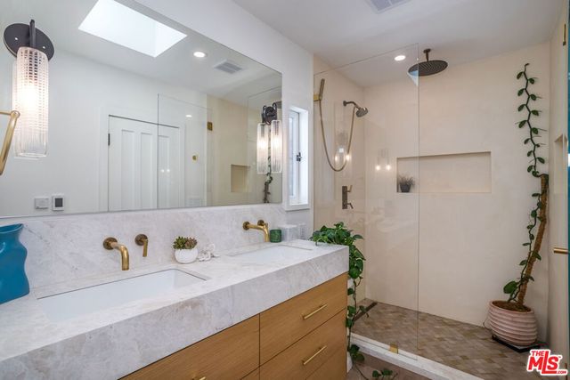 742 N June Street, Los Angeles, CA 90038