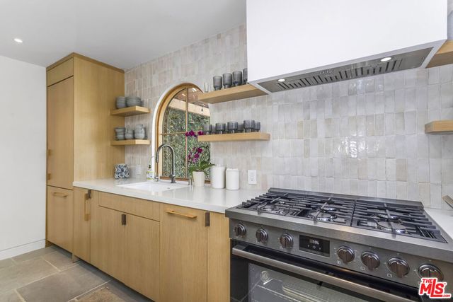 742 N June Street, Los Angeles, CA 90038