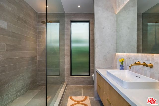 742 N June Street, Los Angeles, CA 90038