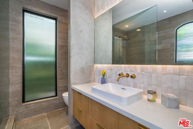 742 N June Street, Los Angeles, CA 90038