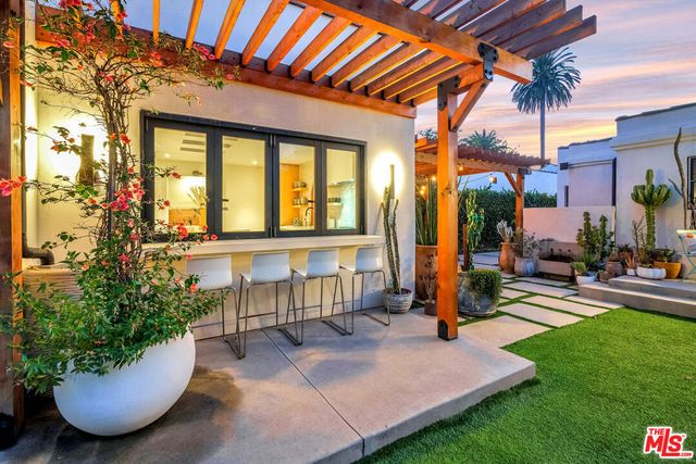 742 N June Street, Los Angeles, CA 90038