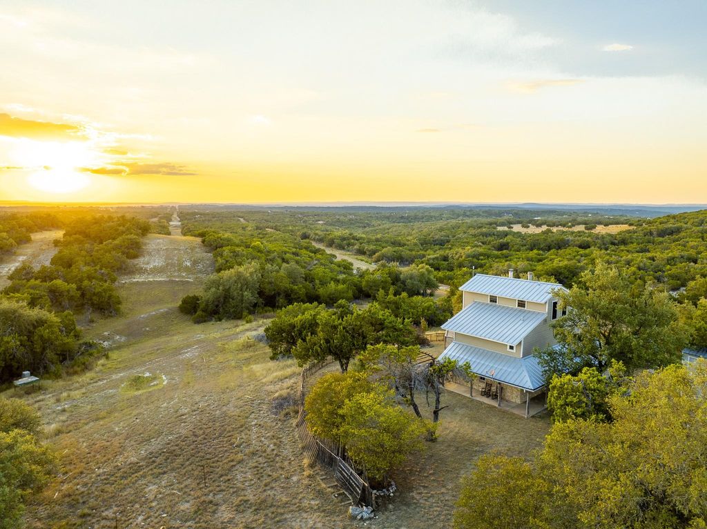 3230 W Fitzhugh RD, Dripping Springs, TX 78620