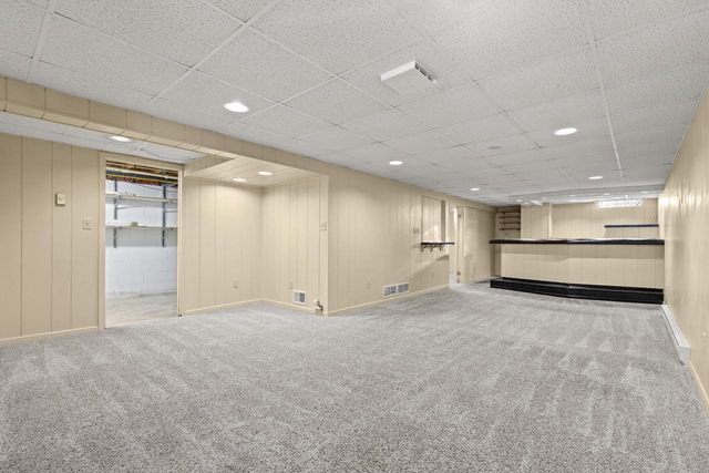 7140 N 48th STREET, Milwaukee, WI 53223