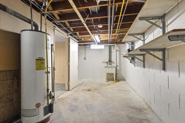 7140 N 48th STREET, Milwaukee, WI 53223