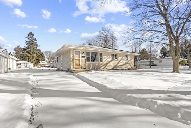 7140 N 48th STREET, Milwaukee, WI 53223