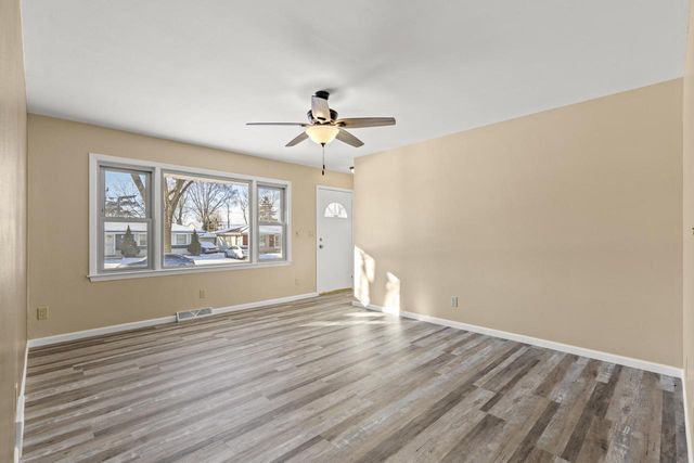 7140 N 48th STREET, Milwaukee, WI 53223