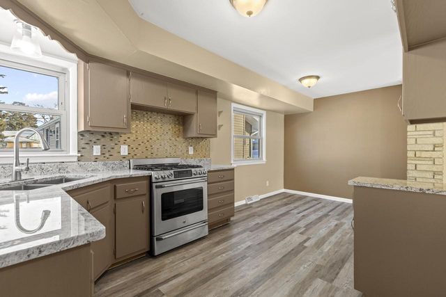 7140 N 48th STREET, Milwaukee, WI 53223