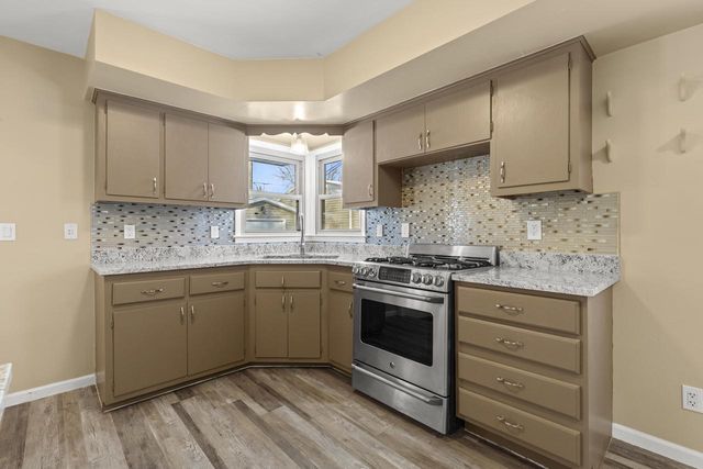 7140 N 48th STREET, Milwaukee, WI 53223