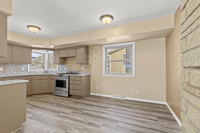 7140 N 48th STREET, Milwaukee, WI 53223