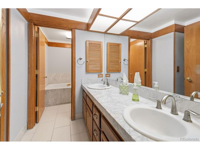 1900 E Girard Pl 806, Englewood, CO 80113