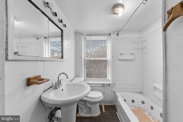 811 S WARREN ST, Trenton, NJ 08611