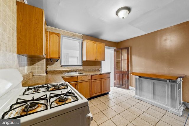 811 S WARREN ST, Trenton, NJ 08611