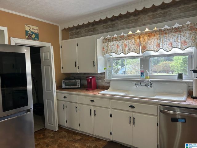 502 SAKS LANE, Weaver, AL 36277