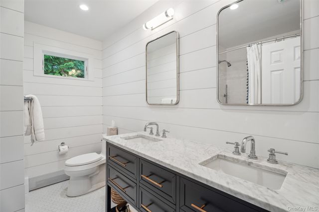 42 Oak Street, Westhampton Beach, NY 11978