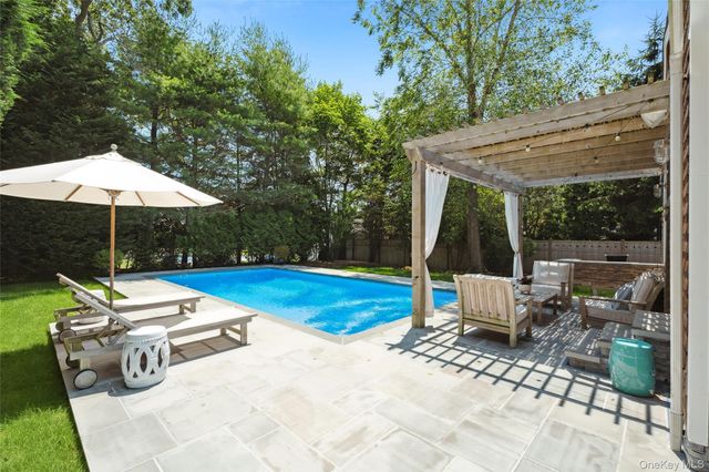 42 Oak Street, Westhampton Beach, NY 11978