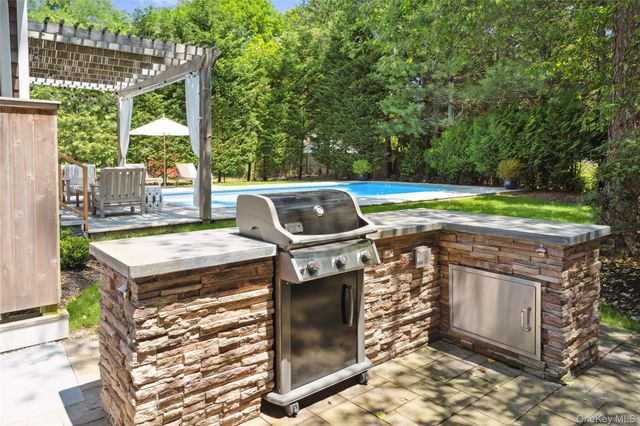 42 Oak Street, Westhampton Beach, NY 11978
