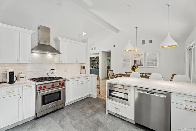 42 Oak Street, Westhampton Beach, NY 11978