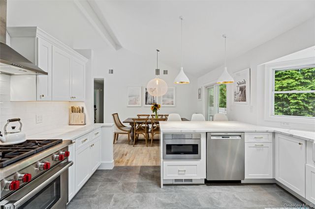 42 Oak Street, Westhampton Beach, NY 11978