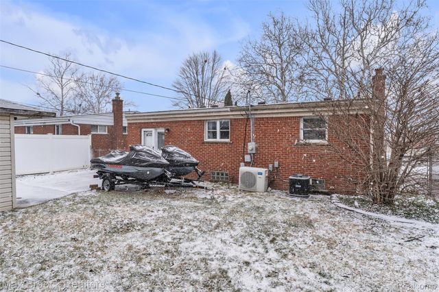 15738 Scott Street, Southgate, MI 48195