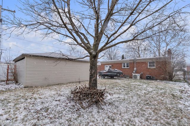 15738 Scott Street, Southgate, MI 48195