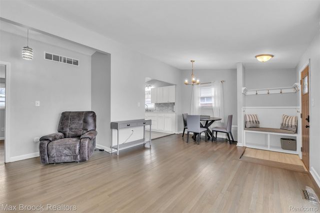 15738 Scott Street, Southgate, MI 48195