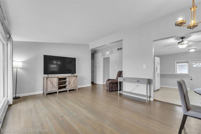 15738 Scott Street, Southgate, MI 48195