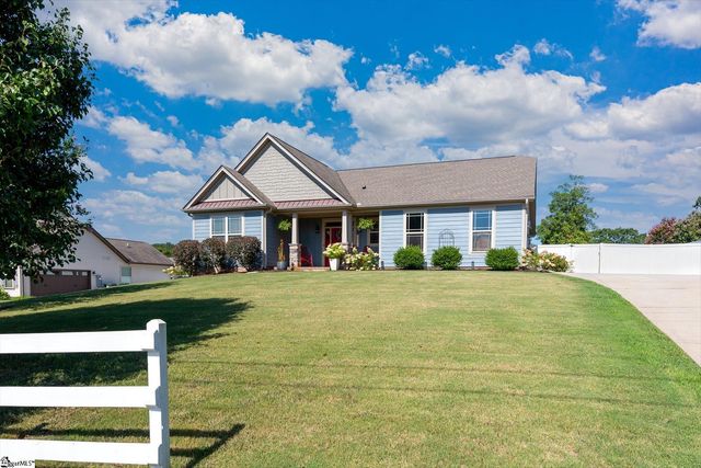 1560 Ballenger Road, Wellford, SC 29385
