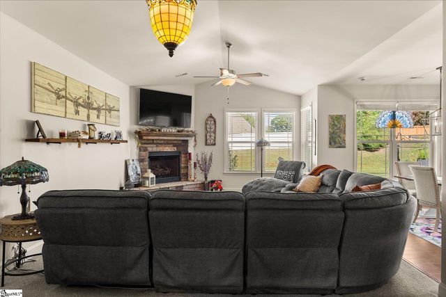 1560 Ballenger Road, Wellford, SC 29385