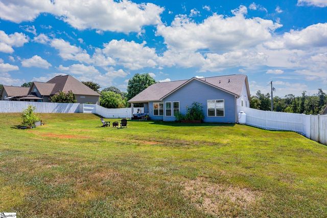 1560 Ballenger Road, Wellford, SC 29385