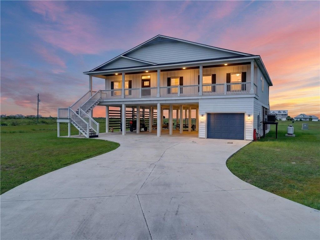 1504 Cape Velero Dr, Rockport, TX 78382 — photo 2