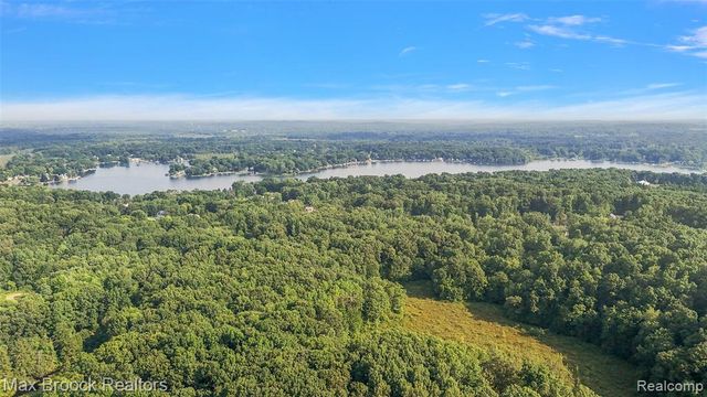 11894 Scenic Valley, Davisburg, MI 48350