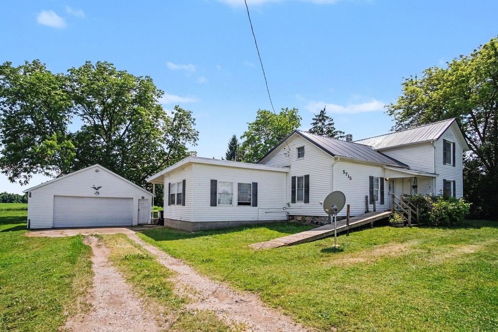 5715 Potters Road, Easton Twp, MI 48881
