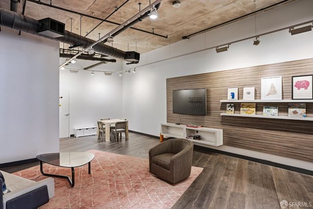 45 Bartlett Street 206, San Francisco, CA 94110