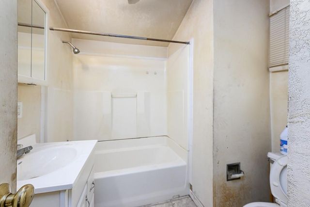 104 E 8th Street, Tonganoxie, KS 66086