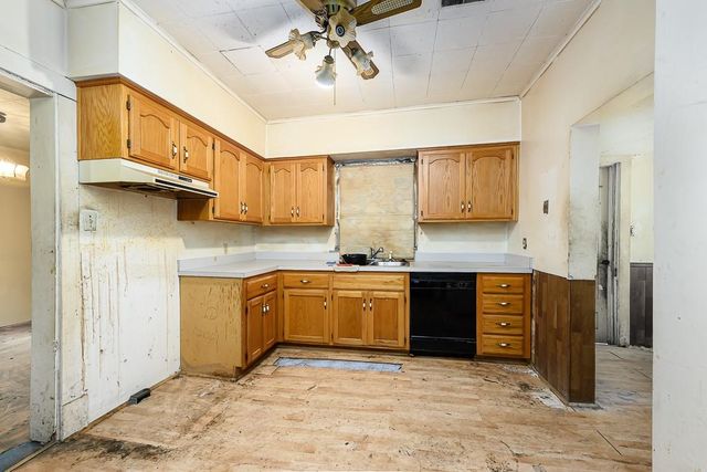 104 E 8th Street, Tonganoxie, KS 66086
