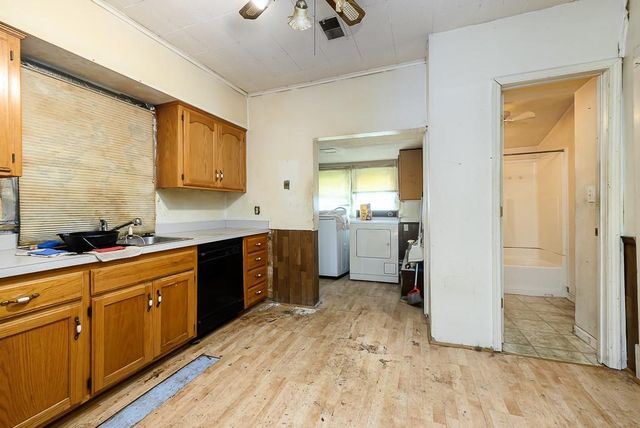 104 E 8th Street, Tonganoxie, KS 66086