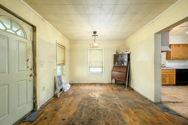 104 E 8th Street, Tonganoxie, KS 66086