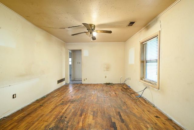 104 E 8th Street, Tonganoxie, KS 66086
